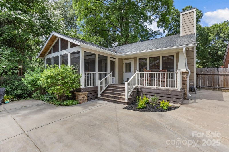 Property image 3 at 2112 Shenandoah Avenue, Charlotte, NC 28205