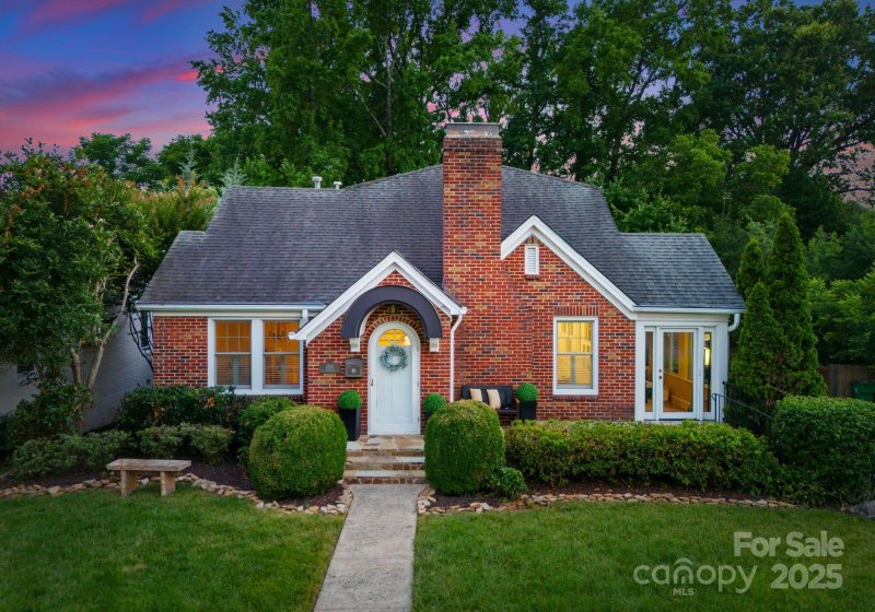 Property image 3 of 2100 Chesterfield Avenue in Chantilly, Charlotte, NC 28205