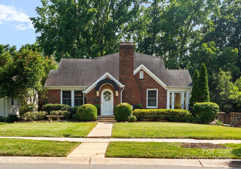 Property image 5 of 2100 Chesterfield Avenue in Chantilly, Charlotte, NC 28205