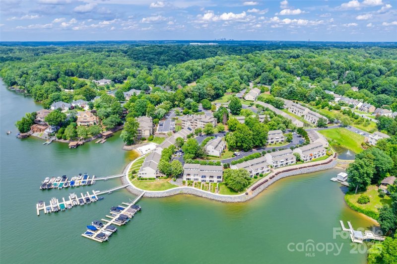 Property image 4 at 14053 Queens Harbor Road, Charlotte, NC 28278