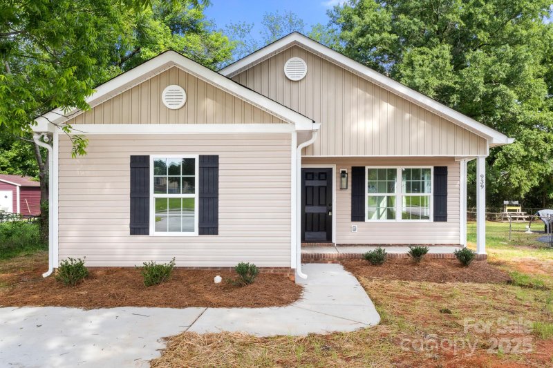 Property image 2 of 366 Catherine Street in Castle Heights, Rock Hill, SC 29730