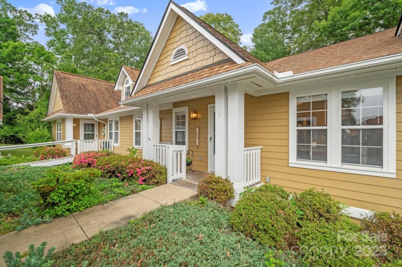 Property image 2 of 702 Woodlea Court in Biltmore Commons, Asheville, NC 28806