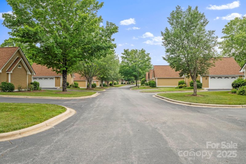 Property image 5 of 702 Woodlea Court in Biltmore Commons, Asheville, NC 28806