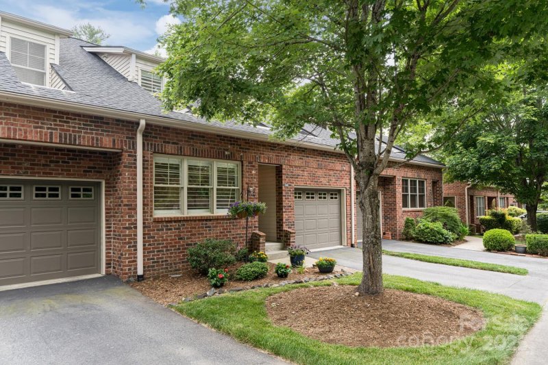 The Cloisters, Hendersonville Community