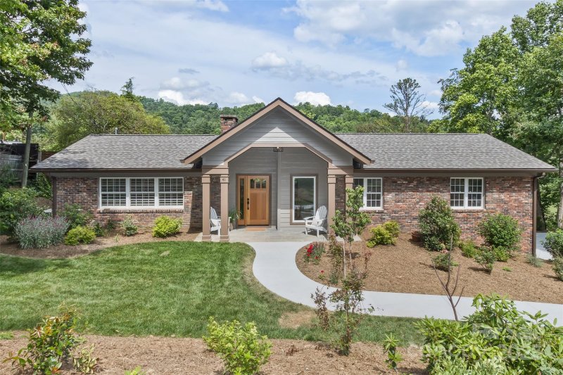 Property image 2 of 41 Robinhood Road in Sherwood Heights, Asheville, NC 28804