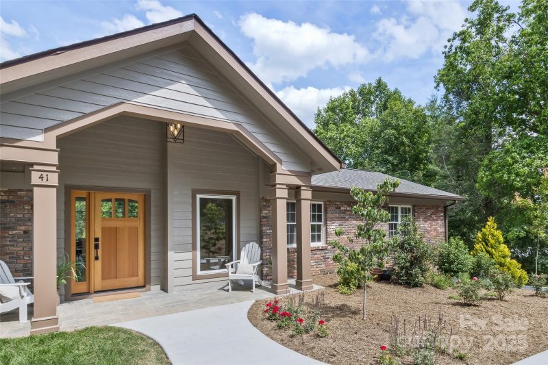 Property image 3 of 41 Robinhood Road in Sherwood Heights, Asheville, NC 28804