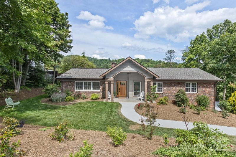 Property image 4 of 41 Robinhood Road in Sherwood Heights, Asheville, NC 28804