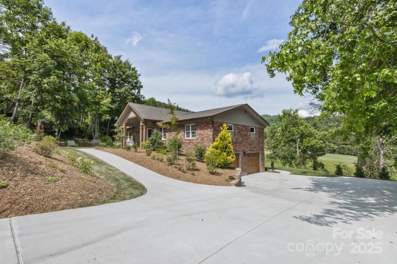 Property image 5 of 41 Robinhood Road in Sherwood Heights, Asheville, NC 28804