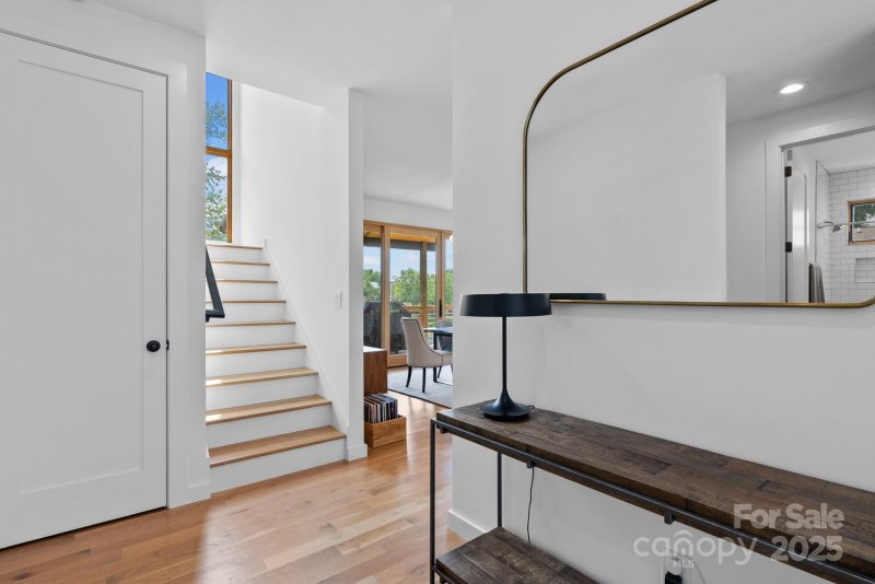 Property image 3 of 20 Malvern Walk in Malvern Walk, Asheville, NC 28806