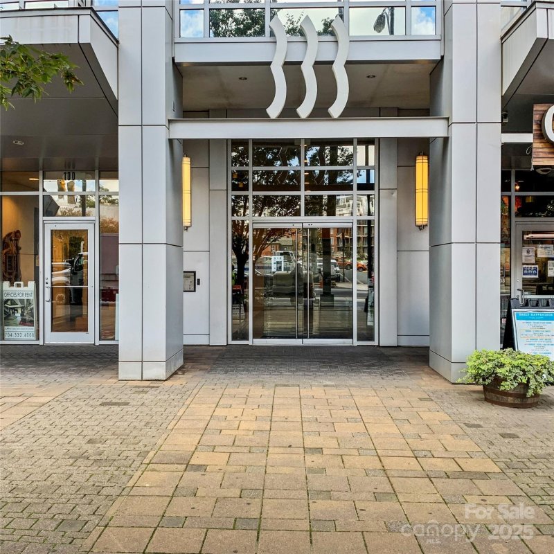 Property image 2 at 333 W Trade Street, Charlotte, NC 28202