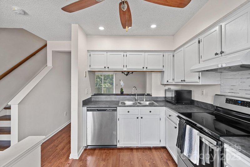 Property image 3 of 218 Water Oak Drive in Parklake, Pineville, NC 28134