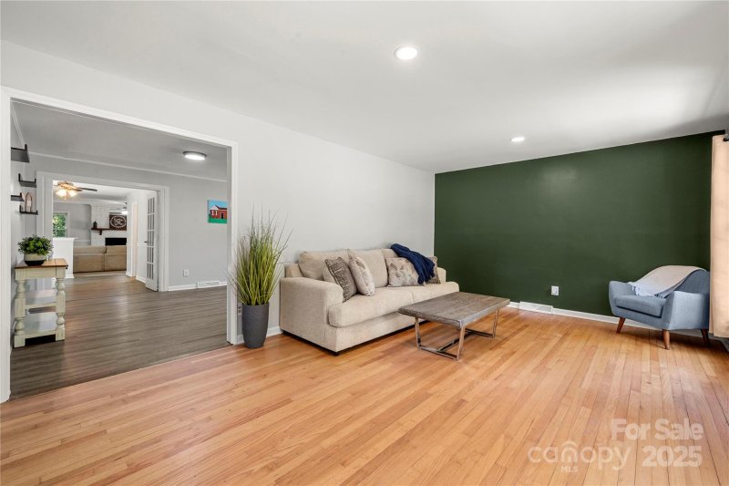 Property image 3 of 6215 Cross Creek Lane in Four Seasons, Charlotte, NC 28212