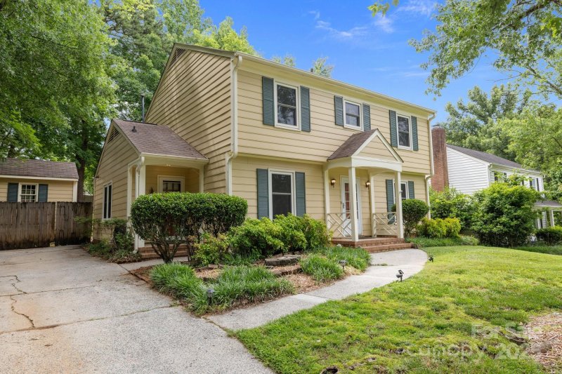 Property image 3 at 906 Wishing Well Lane, Charlotte, NC 28270