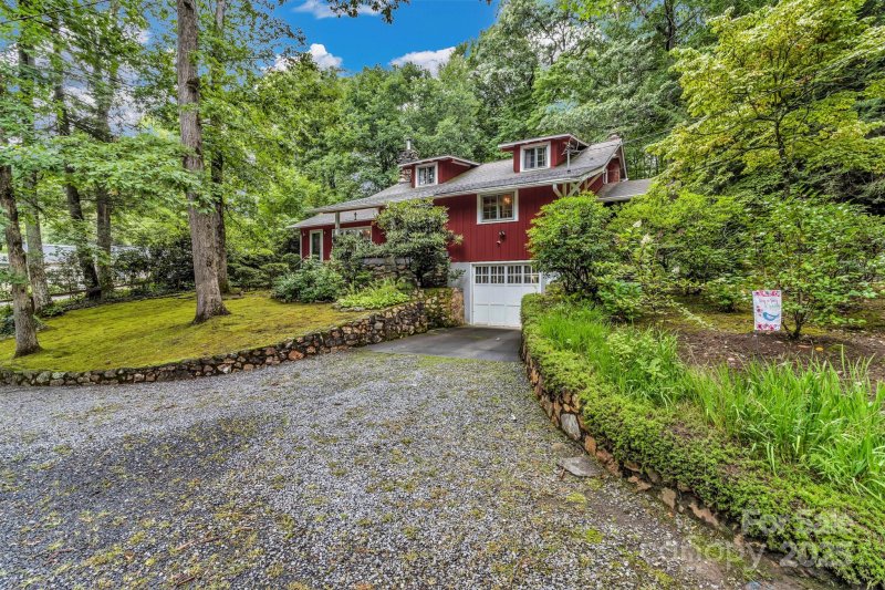 Property image 3 of 60 Meeks Road in Ridgecrest, Black Mountain, NC 28711