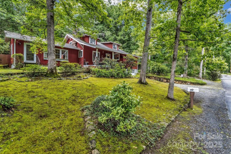 Property image 4 of 60 Meeks Road in Ridgecrest, Black Mountain, NC 28711
