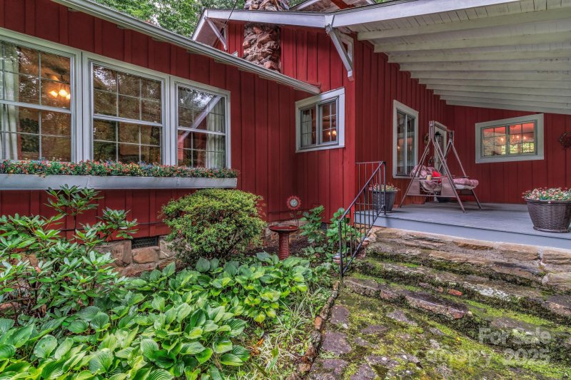 Property image 5 of 60 Meeks Road in Ridgecrest, Black Mountain, NC 28711