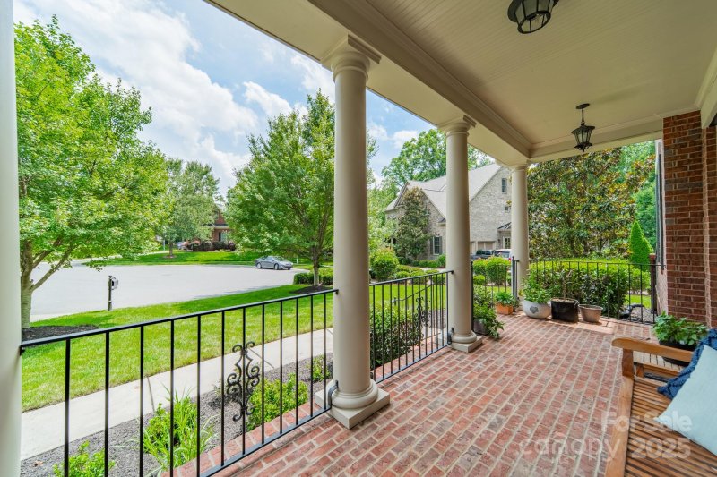 Property image 4 of 2004 Viscount Drive in Brookhaven, Matthews, NC 28104