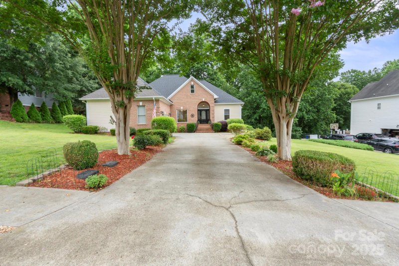 172 Hunters Hill Drive