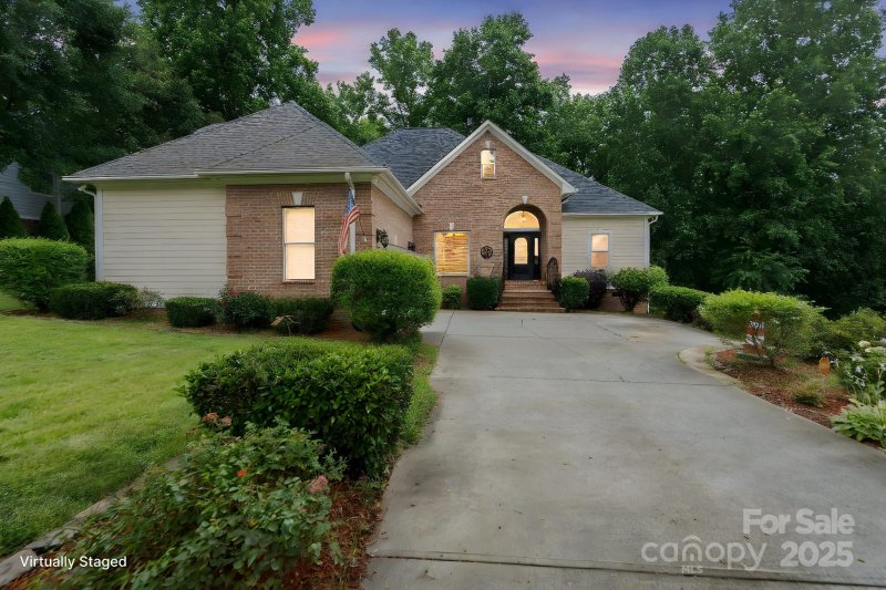 Property image 2 of 172 Hunters Hill Drive in Larkin, Statesville, NC 28677