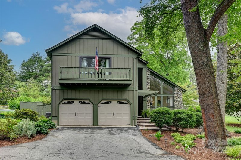 Property image 2 at 19 Poplar Court, Hendersonville, NC 28792