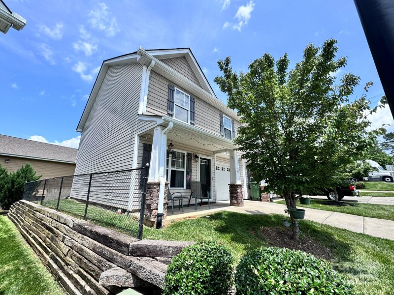 Property image 3 of 24 Torrington Avenue in Townes at Connor Creek, Fletcher, NC 28732