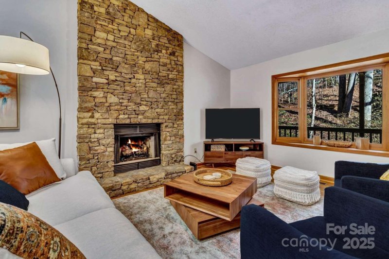 Property image 5 at 28 Independence Boulevard, Asheville, NC 28805