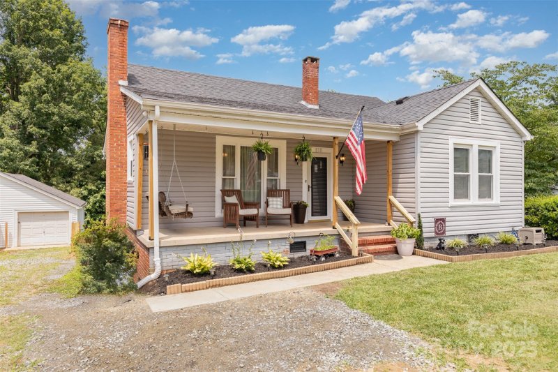 Property image 3 at 810 Maplewood Avenue, Kannapolis, NC 28081