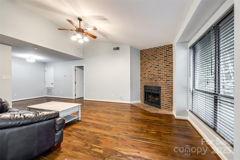 Property image 5 of 1606 Sharon Road in Sharon Place, Charlotte, NC 28210