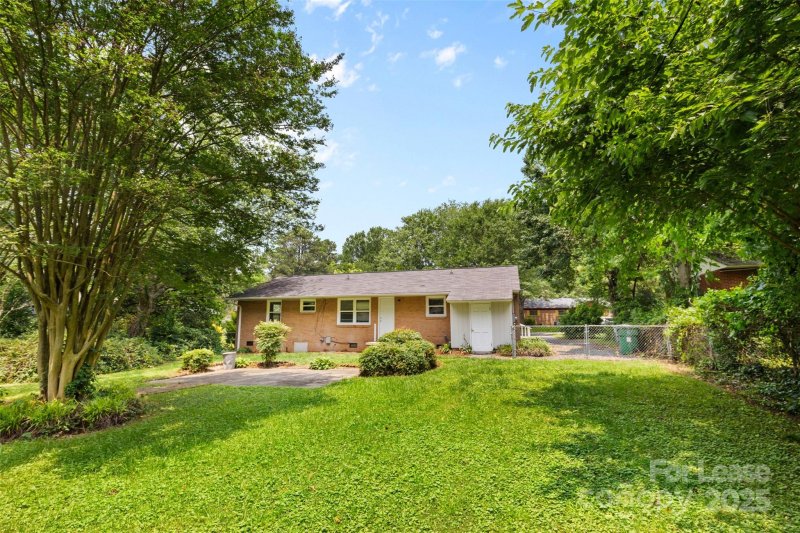 Property image 3 at 3614 Stonehaven Drive, Charlotte, NC 28215