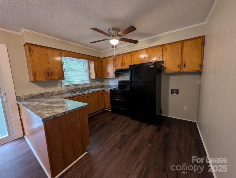 Property image 5 of 918 Canterbury Court in Brookhaven, Gastonia, NC 28052