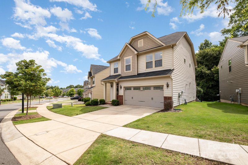 Property image 2 at 1825 Evergreen Drive, Charlotte, NC 28208