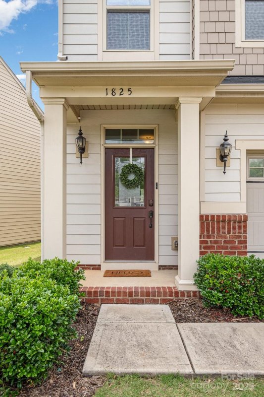 Property image 3 at 1825 Evergreen Drive, Charlotte, NC 28208
