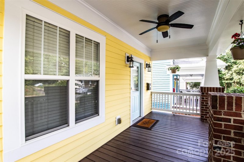 Property image 4 of 315 Woodvale Place in Wesley Heights, Charlotte, NC 28208