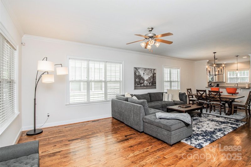 Property image 5 of 315 Woodvale Place in Wesley Heights, Charlotte, NC 28208