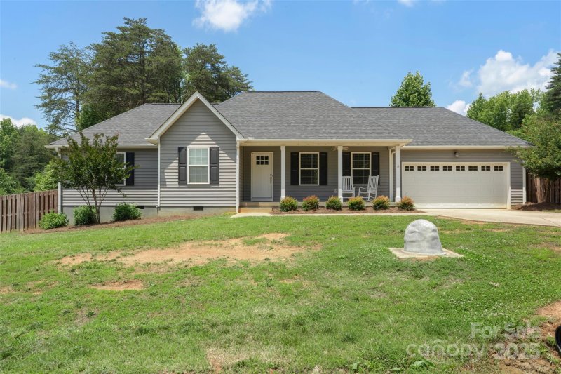 Property image 2 at 7627 Sarah Drive, Denver, NC 28037