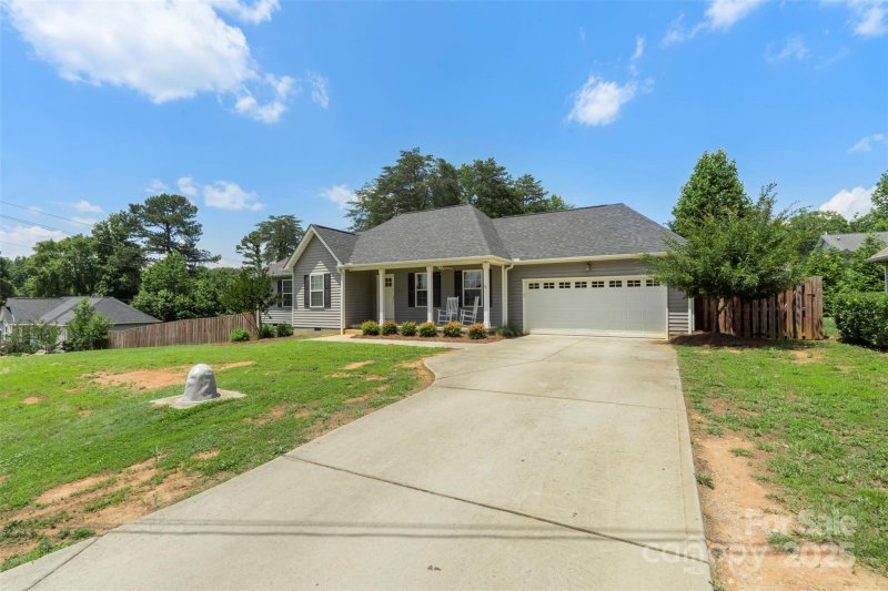 Property image 5 at 7627 Sarah Drive, Denver, NC 28037