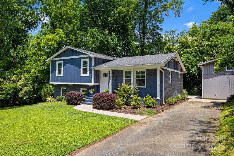 Property image 2 at 6733 Candlewood Drive, Charlotte, NC 28210