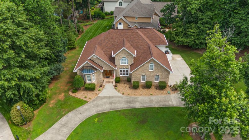 Property image 3 of 8918 Beach Bluff Court in Northview Harbour, Sherrills Ford, NC 28673