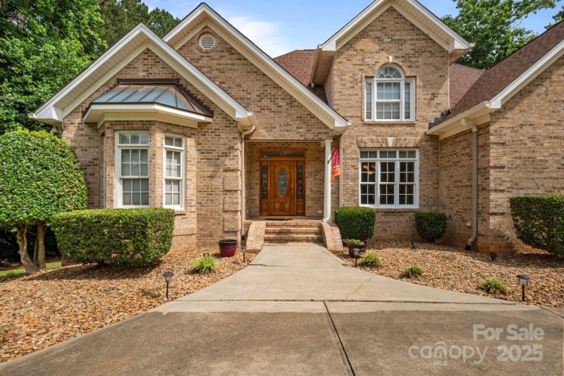 Property image 4 of 8918 Beach Bluff Court in Northview Harbour, Sherrills Ford, NC 28673