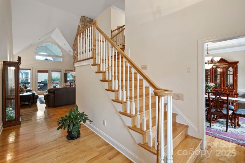 Property image 5 of 8918 Beach Bluff Court in Northview Harbour, Sherrills Ford, NC 28673