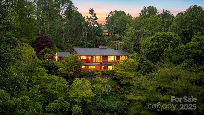 Sunset Mountain, Asheville Community