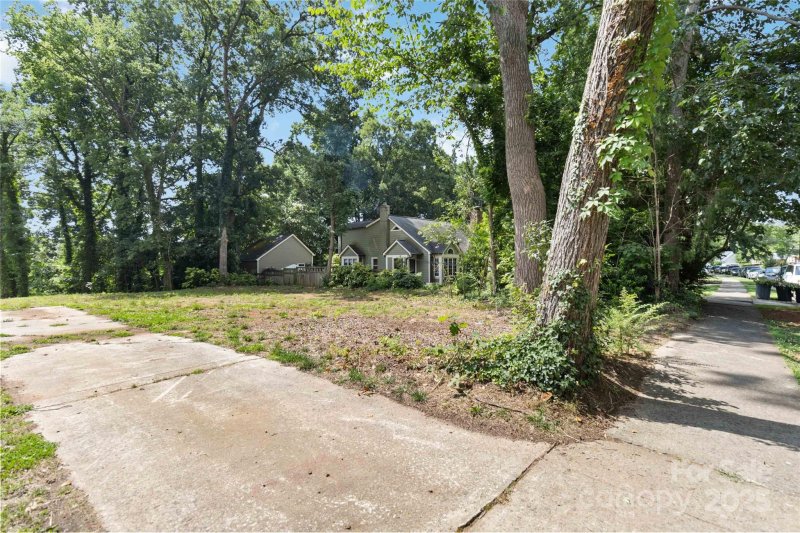 Property image 4 at 2131 Cumberland Avenue, Charlotte, NC 28203
