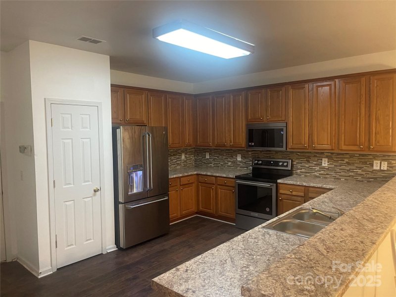 Property image 3 of 4454 Glenlea Commons Drive in Glenlea Park, Charlotte, NC 28216