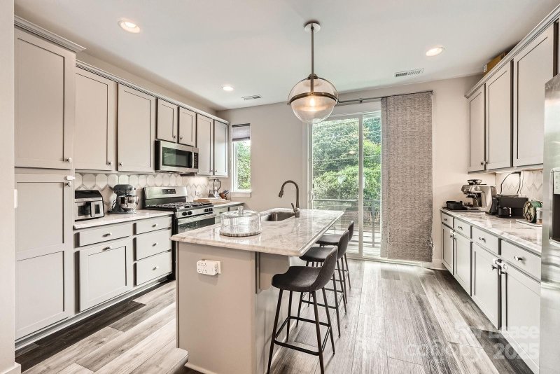 Property image 5 at 1009 E 36th Street, Charlotte, NC 28205