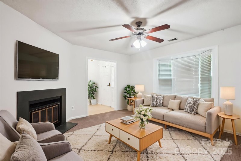 Property image 3 of 8322 Summerglen Circle in Bent Creek, Charlotte, NC 28227