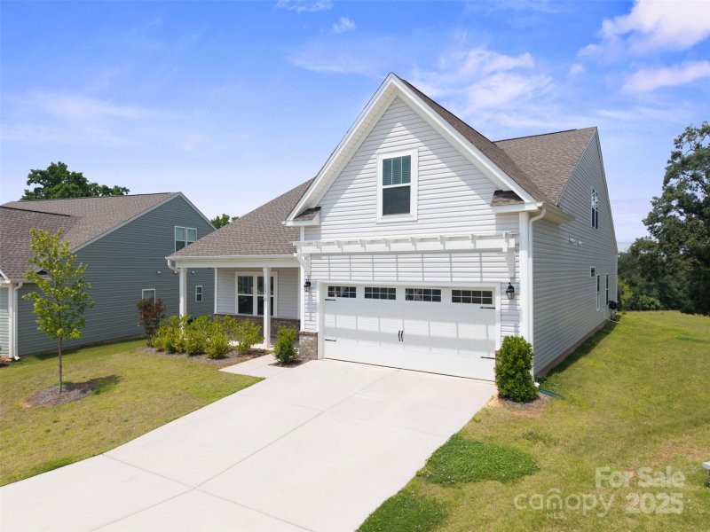 Property image 2 of 117 Carmine Court in Sutters Mill, Troutman, NC 28166