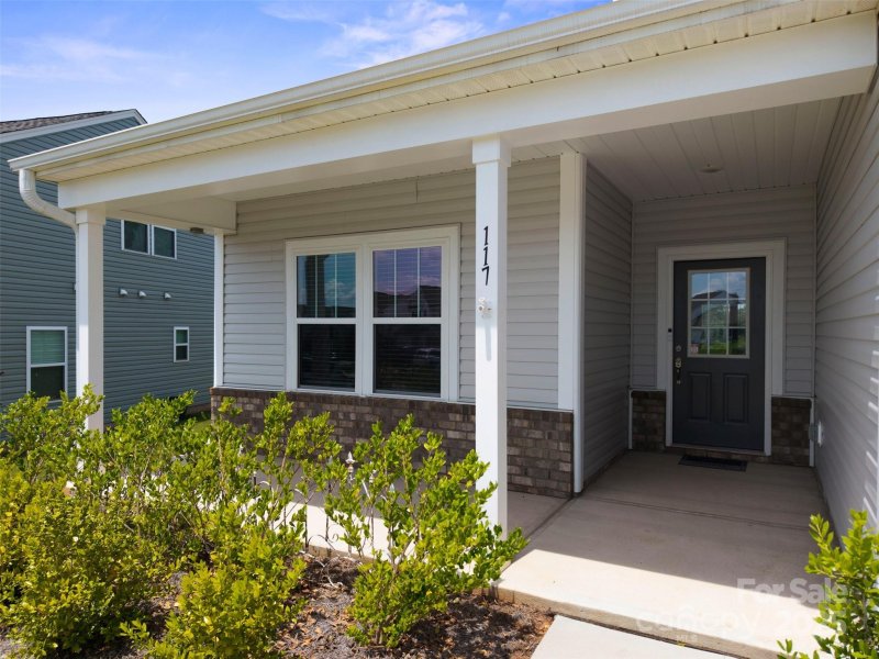 Property image 5 of 117 Carmine Court in Sutters Mill, Troutman, NC 28166