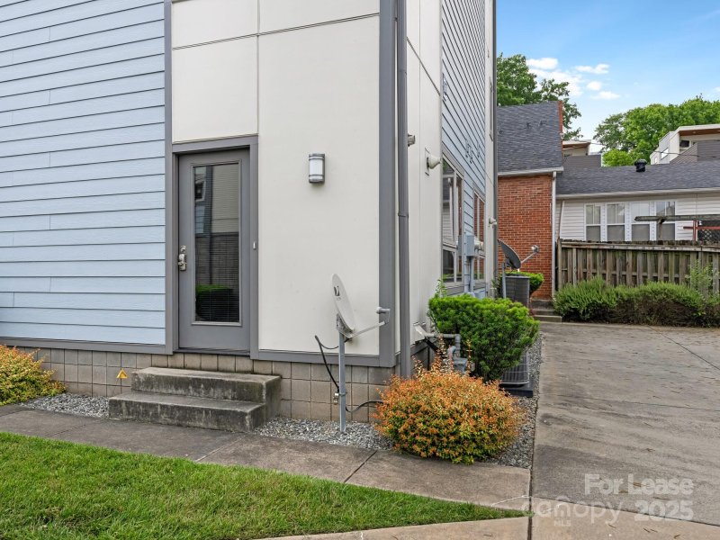 Property image 3 at 913 Westbrook Drive, Charlotte, NC 28202