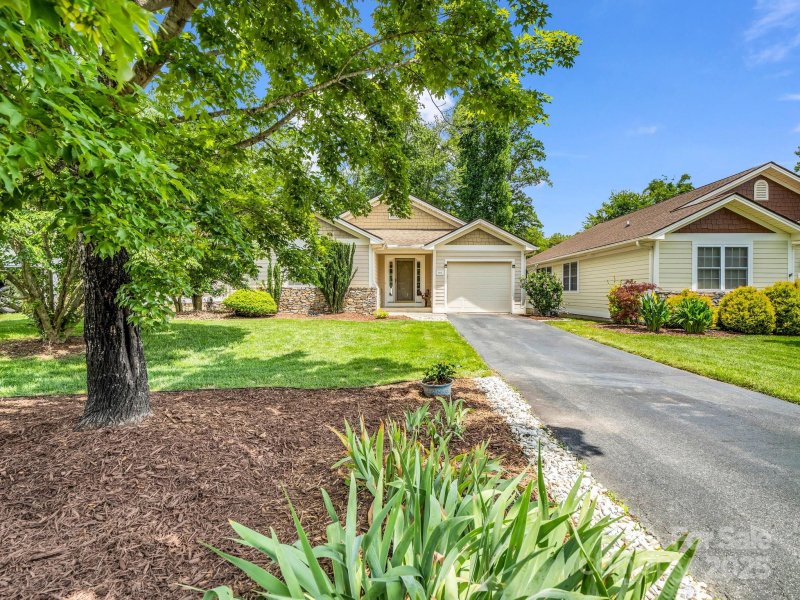 Property image 2 of 114 Fairway View Drive in Etowah Golf Villas, Etowah, NC 28729