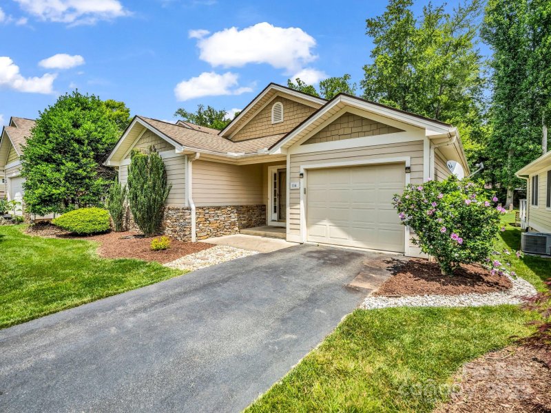 Property image 3 of 114 Fairway View Drive in Etowah Golf Villas, Etowah, NC 28729